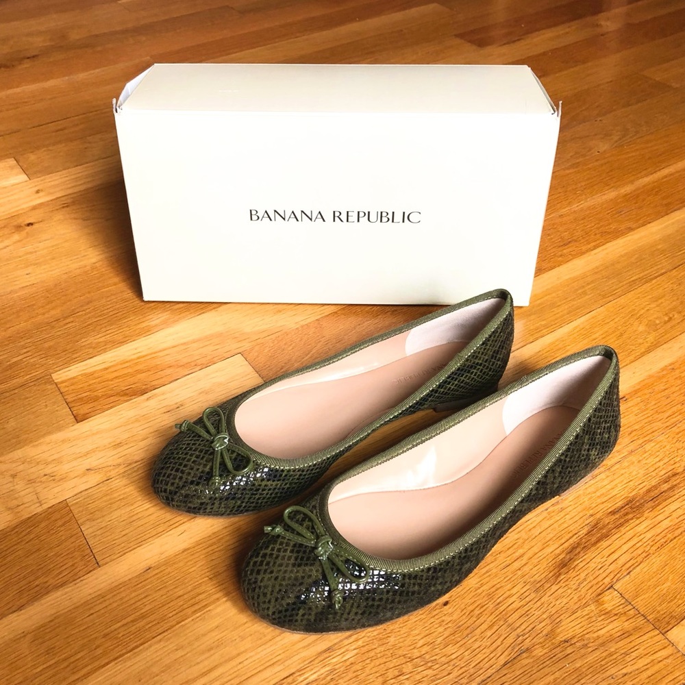 Banana Republic Ashley flats size 8